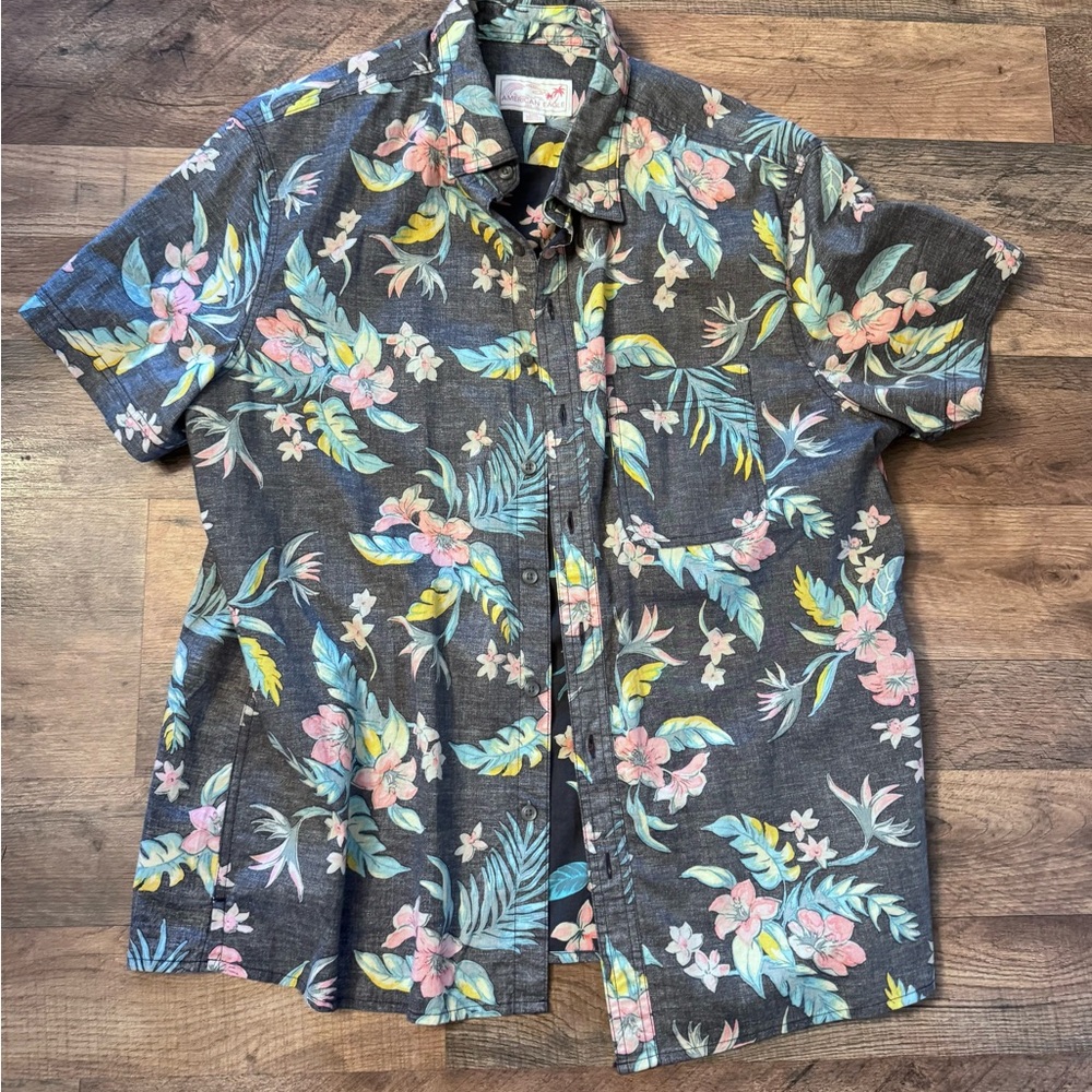 American Eagle Outfitters Gray Floral Short-Sleeve Button-Up Shirt
